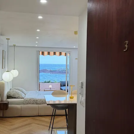 Le Grand Large - Bord De Mer- Antheor Saint-Raphael (Var)