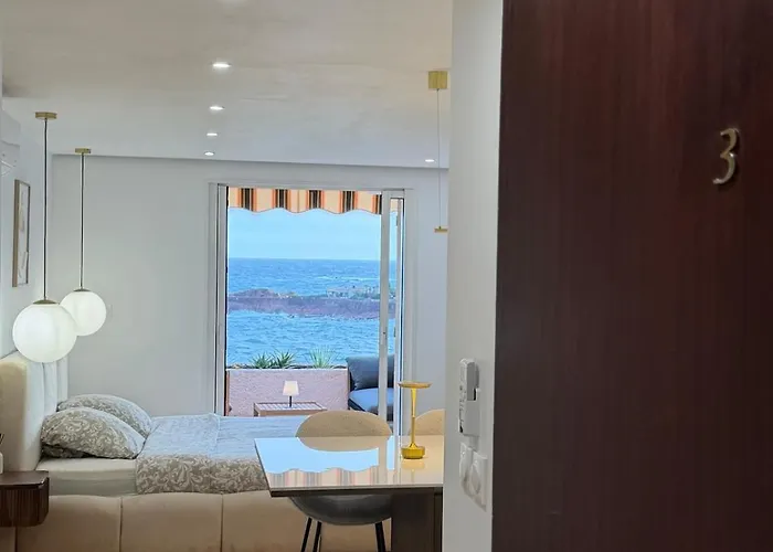 Le Grand Large - Bord De Mer- Antheor Saint-Raphael (Var)